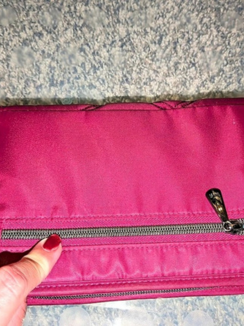 Lug Zeppelin Wristlet in Raspberry Rfid - Picture 4 of 6